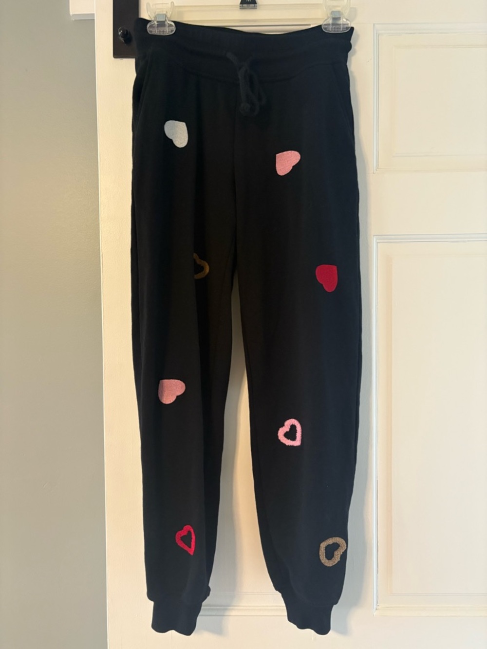 Lou & Grey Black Heart-Print Jogger Pants - XS